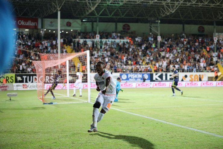 Fenerbahçe'ye Alanya'dan Darbe