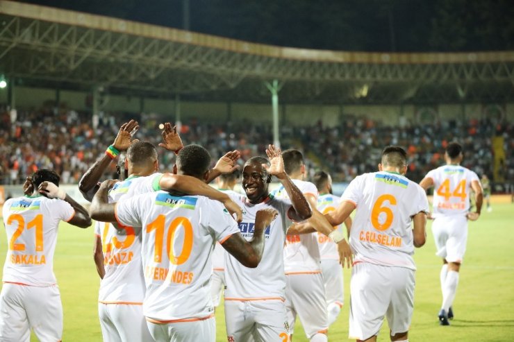 Fenerbahçe'ye Alanya'dan Darbe