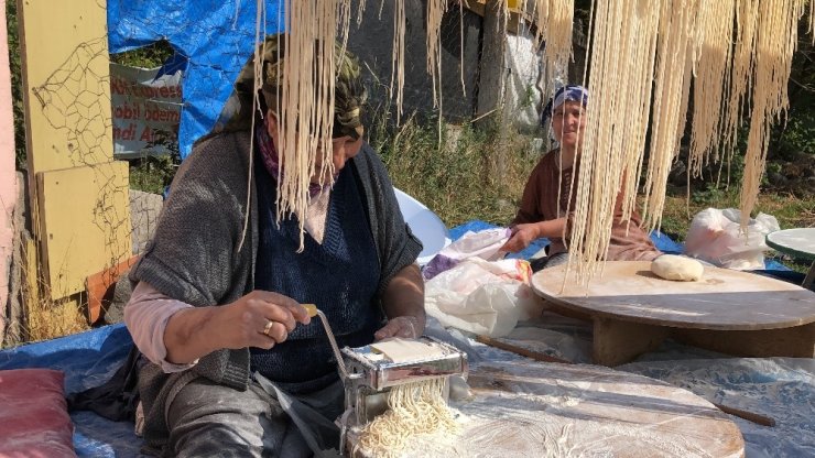 Kars’ta Kadınların ‘Erişte’ Hazırlığı