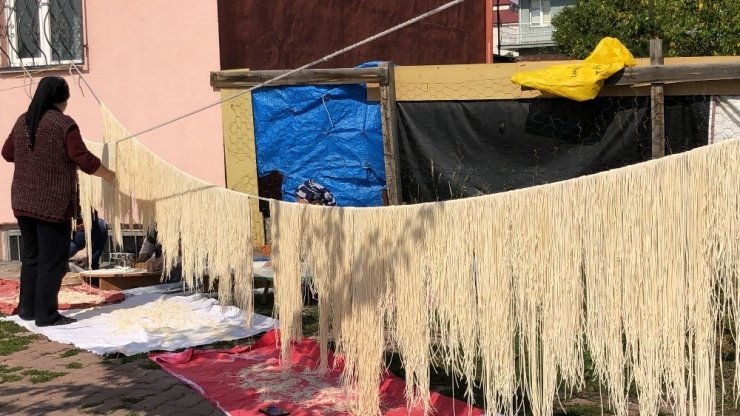 Kars’ta Kadınların ‘Erişte’ Hazırlığı