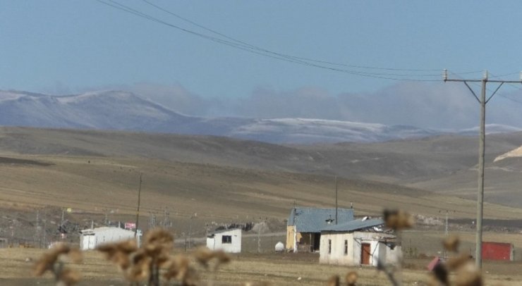 Kars’a Mevsimin İlk Karı Düştü