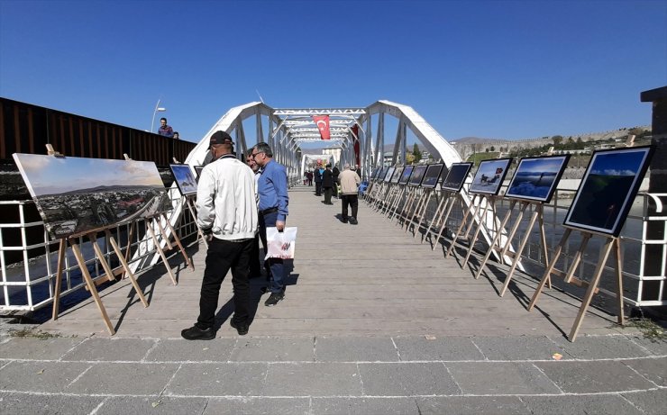 Tarihi Köprüde Kitap ve Resim Sergisi