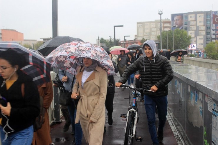 İstanbul Güne Yağmurla Başladı