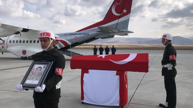 Şehit Caner Selimoğlu’nun Naaşı, Kars’taki Baba Ocağına Getirildi