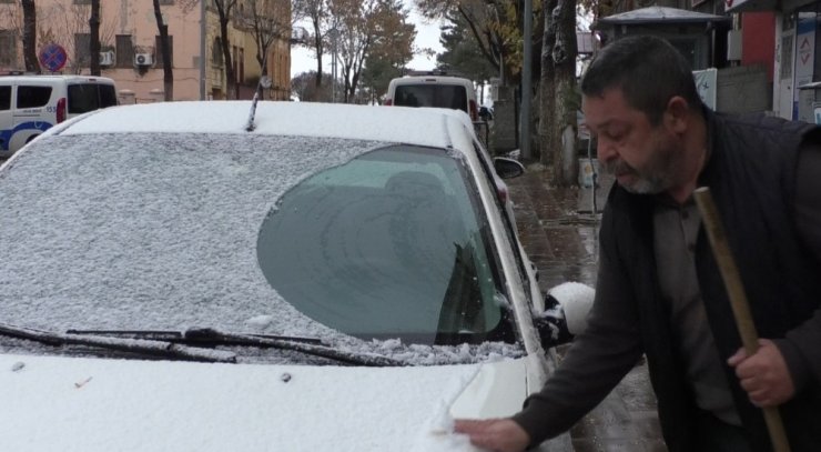 Kars’a Mevsimin İlk Karı Yağdı