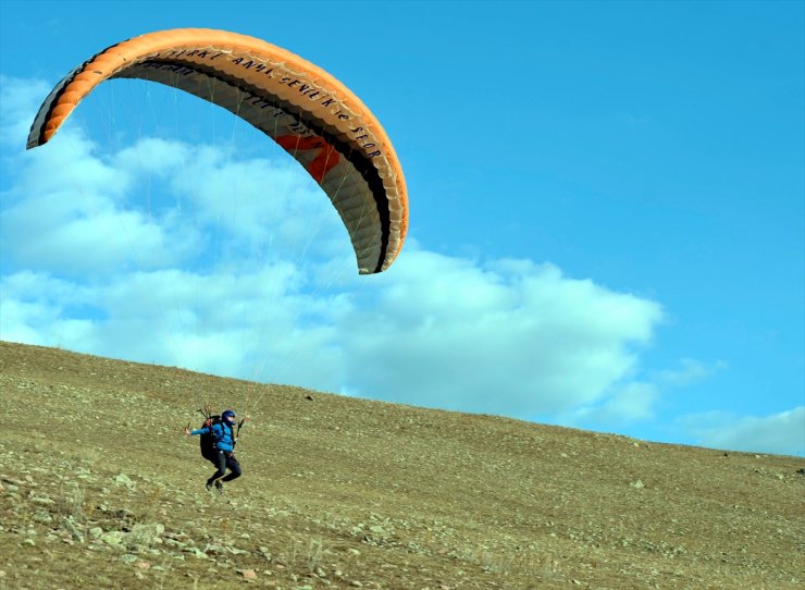 Ardahan ‘Yamaç Paraşütleri’yle Şenlendi