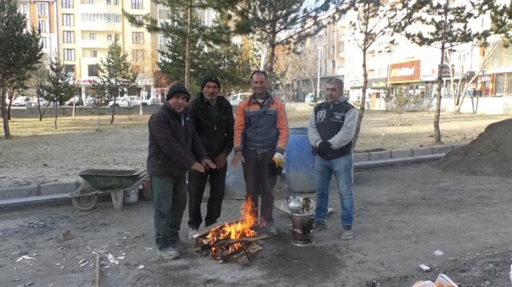 Kars’ta İşçilerin Soğukla Mücadelesi