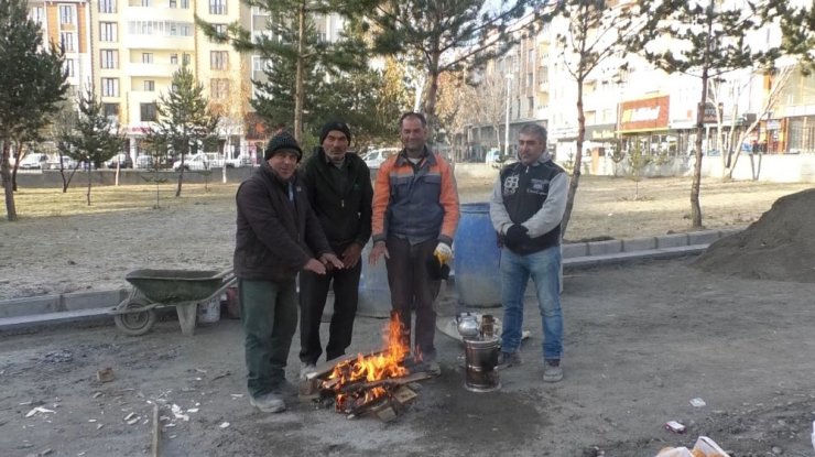 Kars’ta İşçilerin Soğukla Mücadelesi