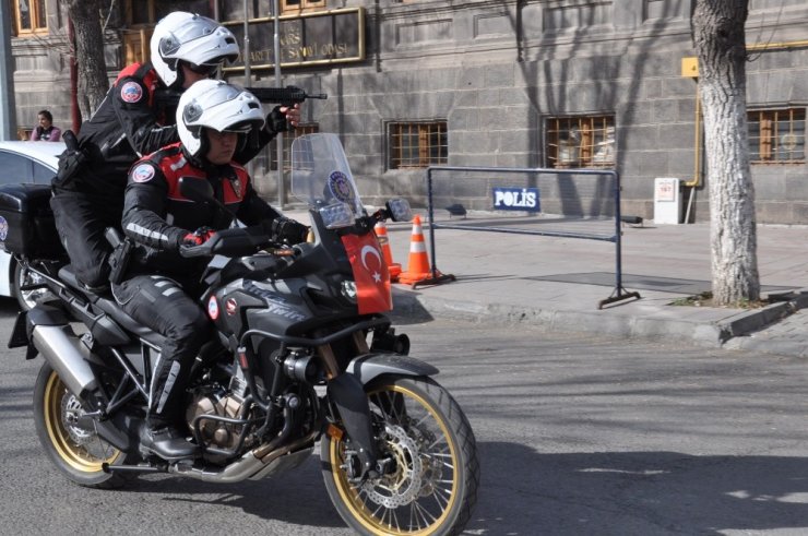 Kars'ta 'Motosikletli Polis Tim'i Oluşturuldu