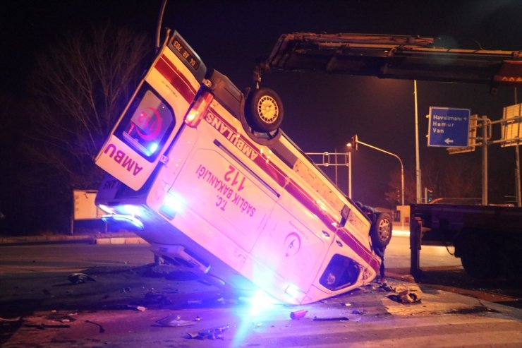 Ağrı'da Ambulans Kazası: 1 Ölü, 9 Yaralı