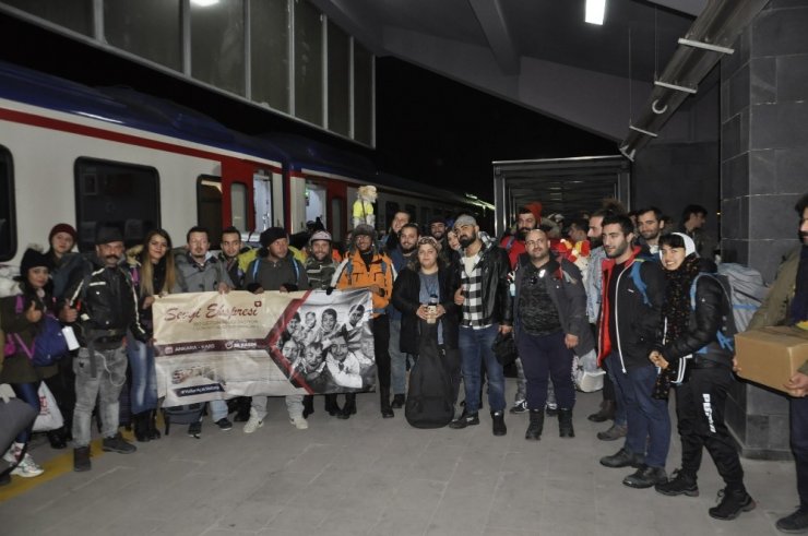 Öğrencilere Yardım İçin Kars’a Geldiler