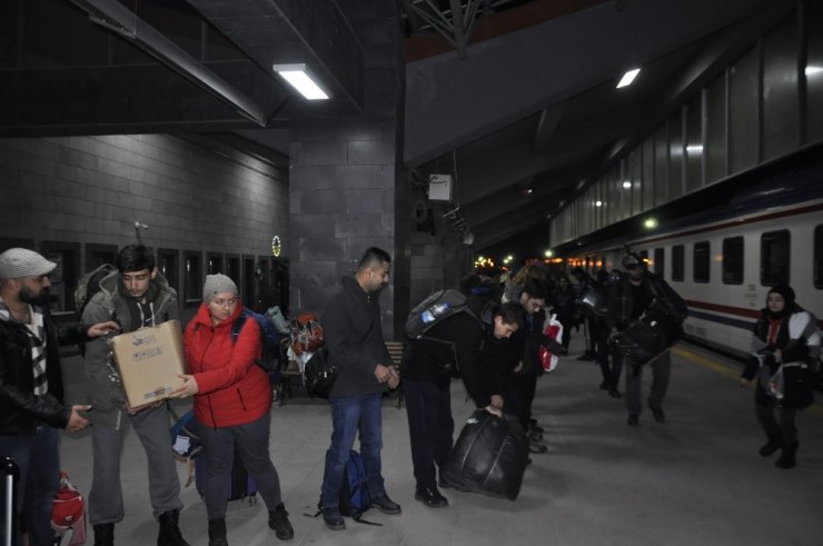 Öğrencilere Yardım İçin Kars’a Geldiler