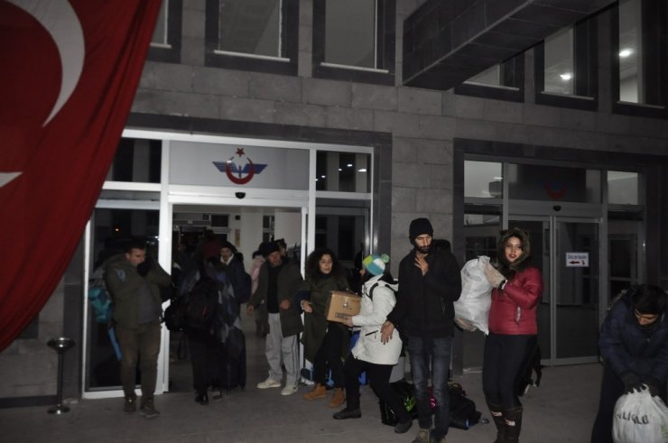 Öğrencilere Yardım İçin Kars’a Geldiler