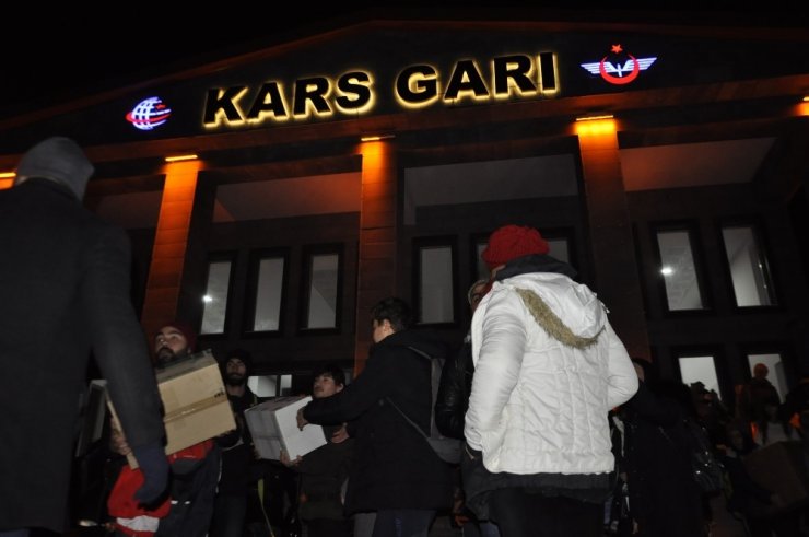 Öğrencilere Yardım İçin Kars’a Geldiler