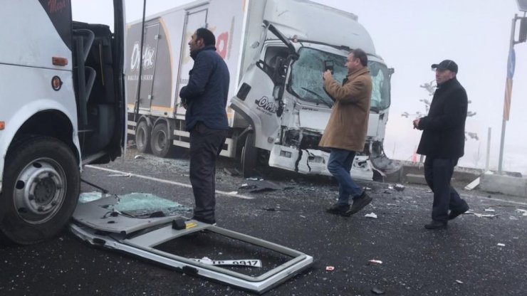 Sarıkamış’ta Zincirleme Trafik Kazası