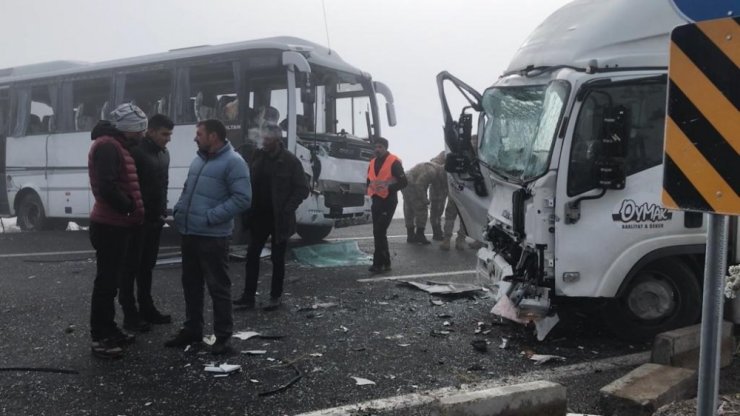 Sarıkamış’ta Zincirleme Trafik Kazası