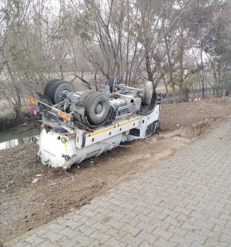 Iğdır’da Vidanjör Devrildi: 2 Yaralı