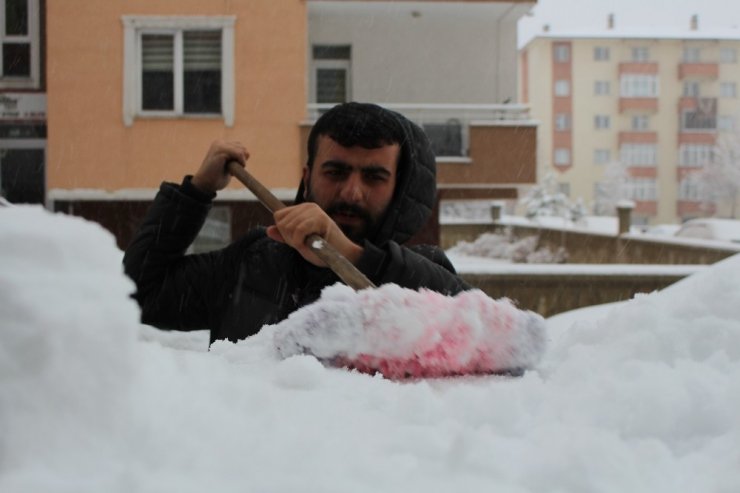 Erzurum’da Kar Hayatı Felç Etti