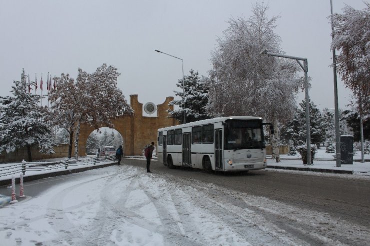 Erzurum’da Kar Hayatı Felç Etti