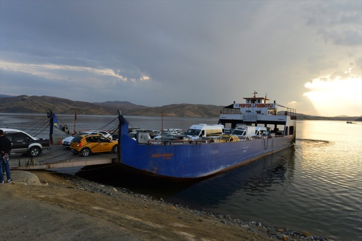 Denizsiz Kentleri Birleştiren Baraj Gölü