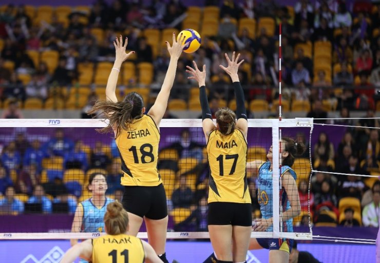 Vakıfbank Yarı Finalde