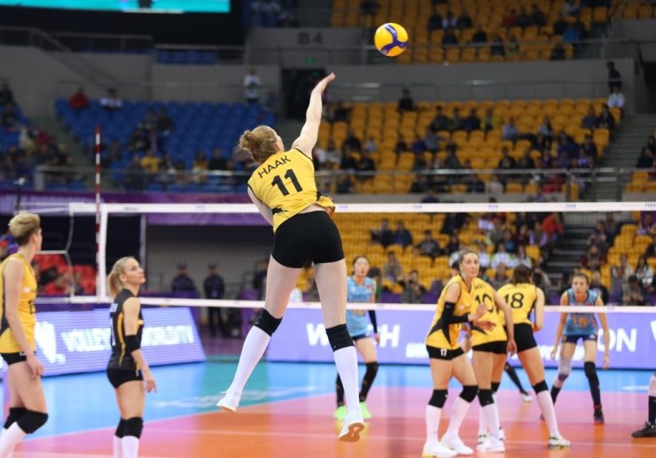 Vakıfbank Yarı Finalde