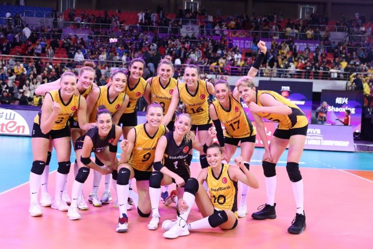 Vakıfbank Yarı Finalde