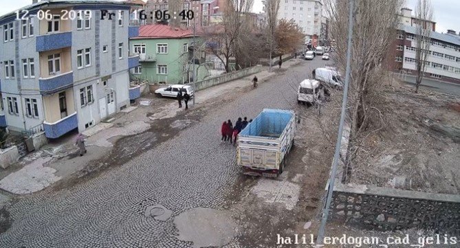 'Lise Öğrencisi'ni Kaçırmaya Çalıştılar