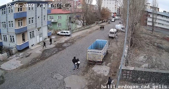'Lise Öğrencisi'ni Kaçırmaya Çalıştılar