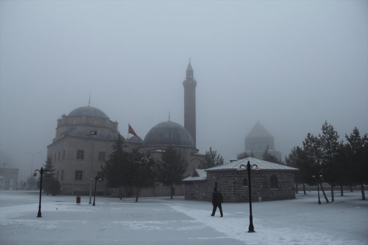 Kars'ta Kar ve Sis Etkili Oluyor