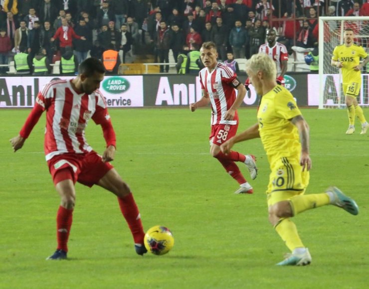 Sivasspor, Fenerbahçe'yi 3-1 Yendi