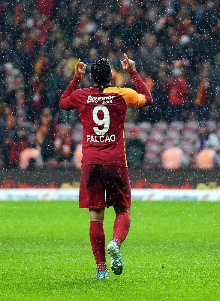 Galatasaray, Antalyaspor’u Farklı Geçti