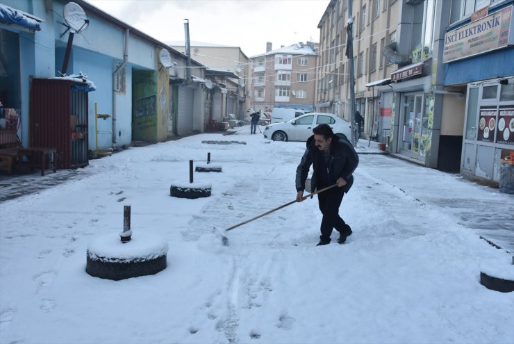 Kar Yağışı Aralıklarla Devam Ediyor