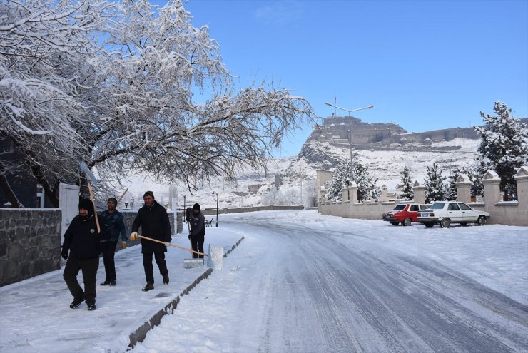 Kar Yağışı Aralıklarla Devam Ediyor