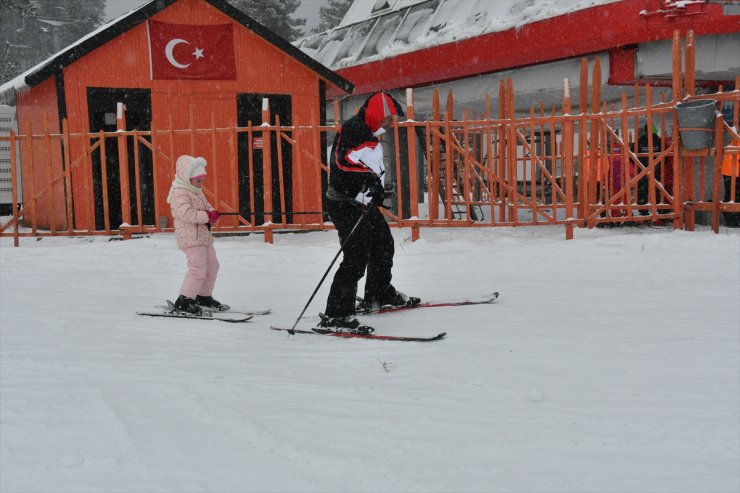 Kar Yağışı Aralıklarla Devam Ediyor