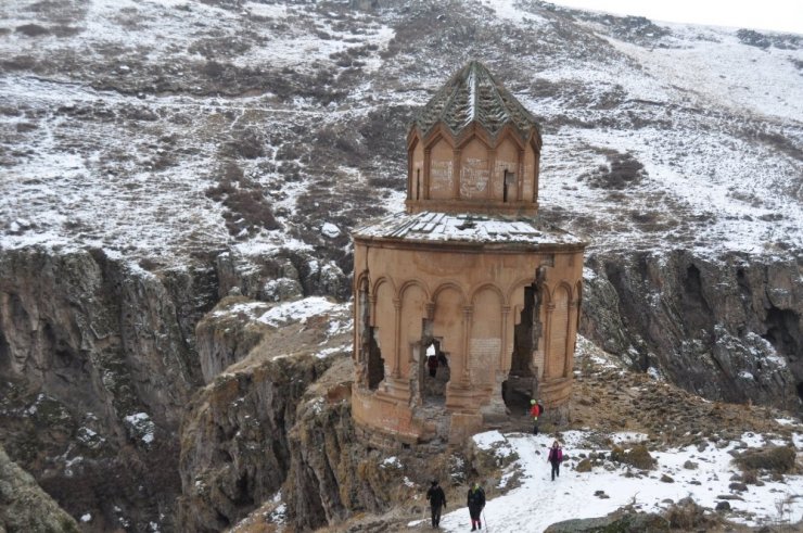 Karslı Dağcılar, Digor Beş Kilise’de