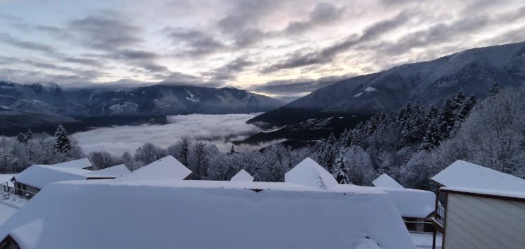 Artvin’de Karlı Dağlar ve Bulutlar