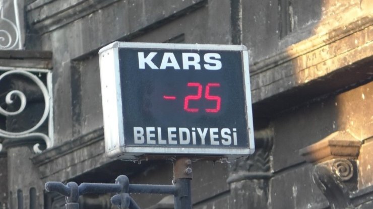 Kars eksi 29 ile Buz Kesti