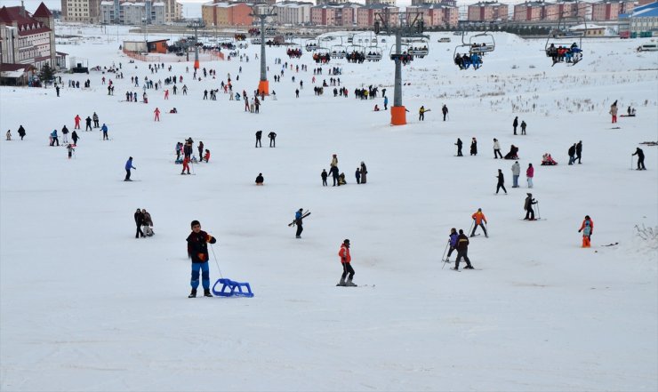 Sarıkamış'ta 'Yarıyıl Tatili' Yoğunluğu