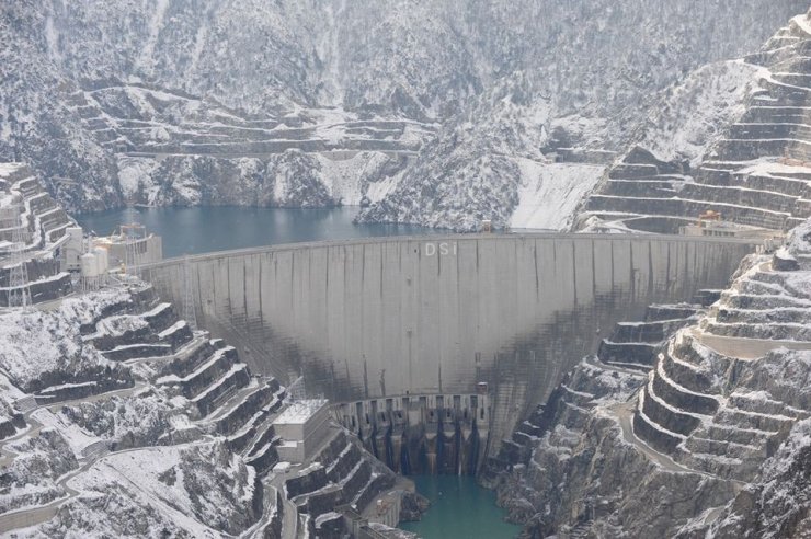 Deriner Barajı’nın Etkileyici Kış Görünümü