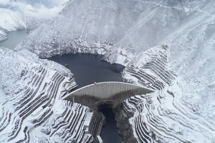 Deriner Barajı’nın Etkileyici Kış Görünümü