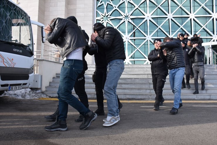 Çağrı Merkezi Numarasıyla Dolandırıcılık Yapan 19 Kişinin Emniyetteki İşlemleri Tamamlandı