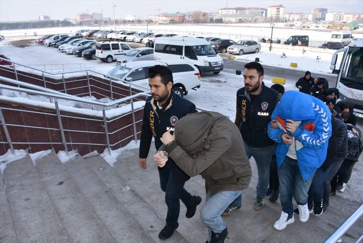 Çağrı Merkezi Numarasıyla Dolandırıcılık Yapan 19 Kişinin Emniyetteki İşlemleri Tamamlandı