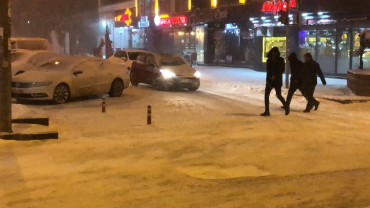 Kars’ta Yoğun Kar Yağışı ve Tipi