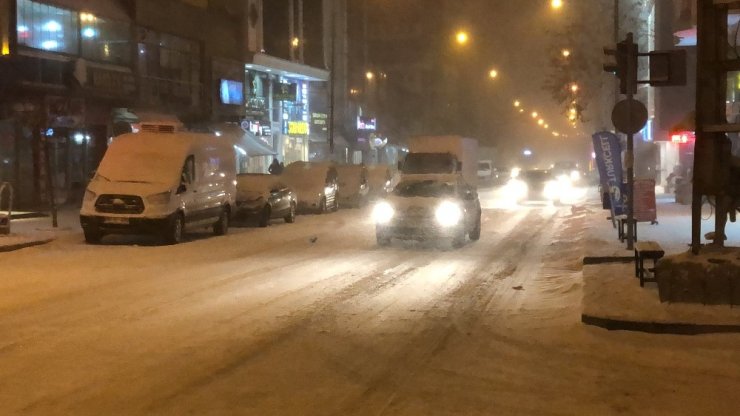 Kars’ta Yoğun Kar Yağışı ve Tipi