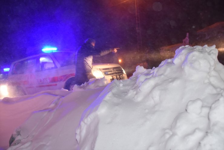 Kars Ve Erzincan'da Mahsur Kalan Hastalar İçin Ekipler Seferber Oldu