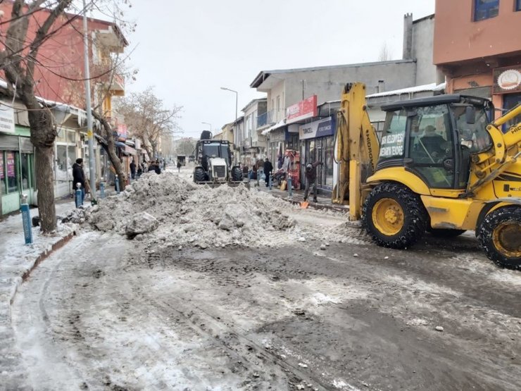 Digor’da Karla Mücadele Devam Ediyor