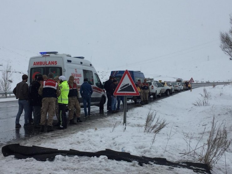 Erzurum’da Halk Otobüsü Devrildi: 1 Ölü