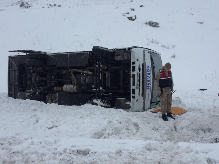 Erzurum’da Halk Otobüsü Devrildi: 1 Ölü