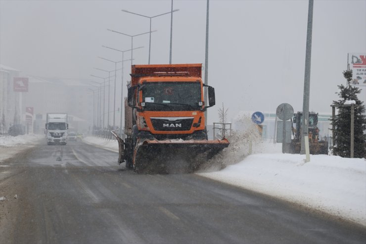 Bölgede 857 Köy ve Mahalle Yolu Ulaşıma Kapandı